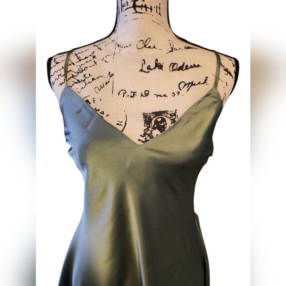 Windsor Jolie Ruffled High-Low Satin Formal Dress - Picture 7 of 12